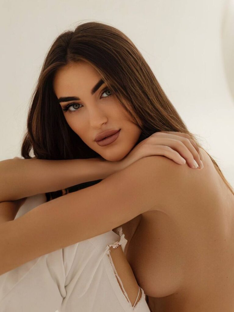 Элитная эскортница Синтия Premium Models