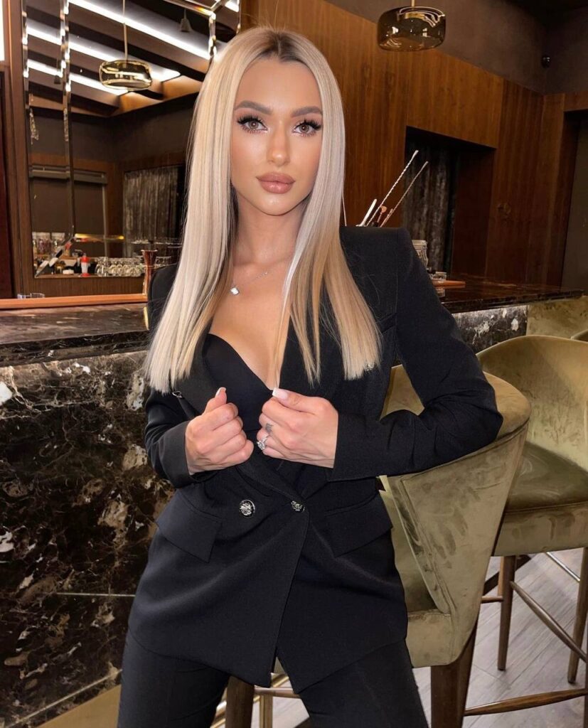 Элитная девушка Эмили Drive Models